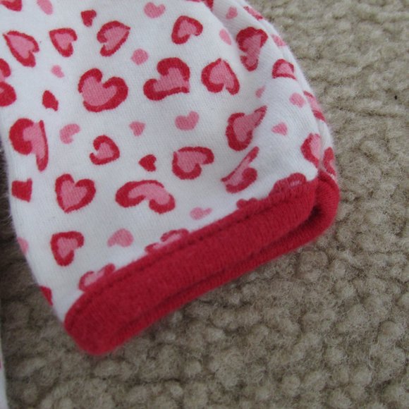 Just One You Snap Front Footed Sleeper Girls Size 9M Red White Valentine Heart - Picture 4 of 6